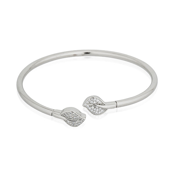 Elegant 925 silver bracelet with beautiful designs, perfect for everyday wear.