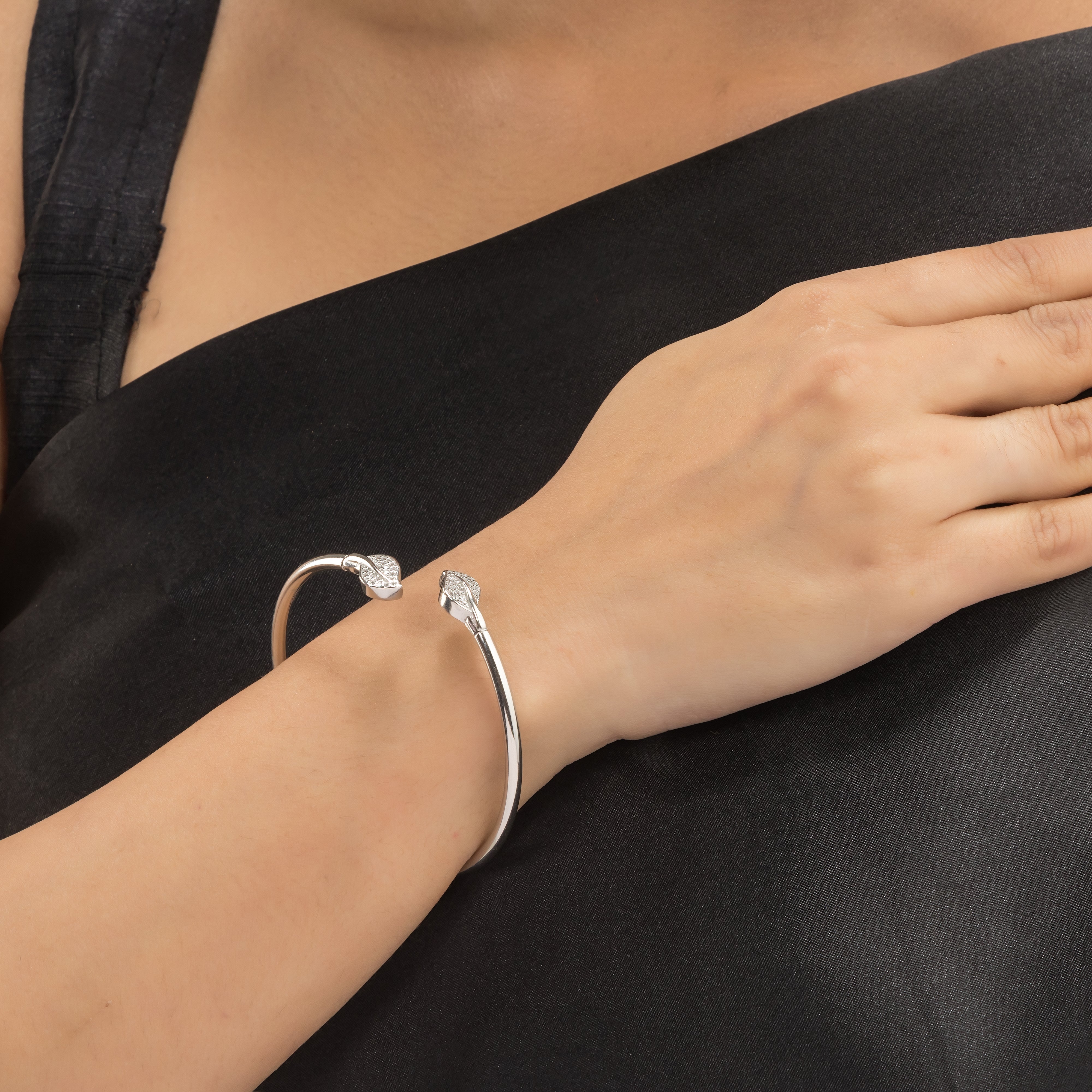 Elegant 925 silver bracelet with beautiful designs, perfect for everyday wear.