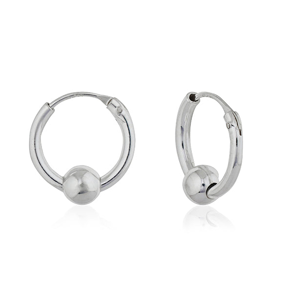 Classic 925 silver hoop earrings, timeless design for a versatile and elegant everyday look.