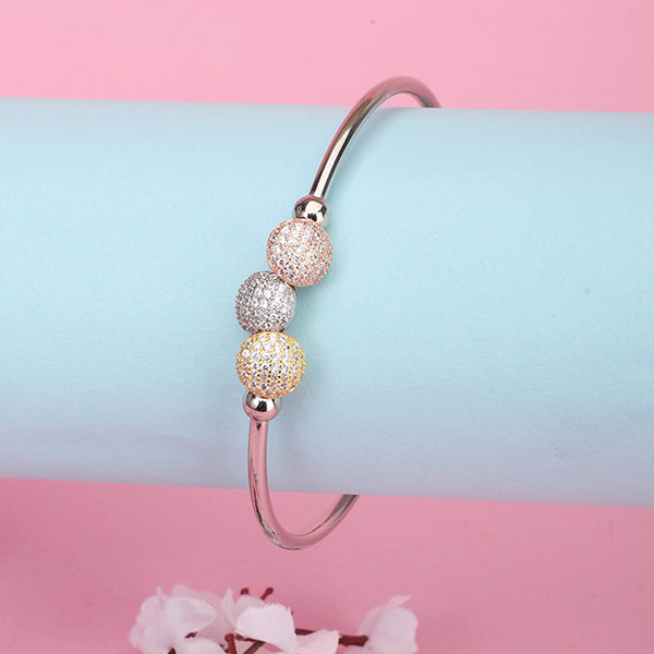 Timeless 925 silver bracelet, offering classic elegance and versatility for any occasion.