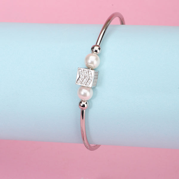 "925 silver bracelet featuring exquisite designs, ideal for casual wear and timeless style."