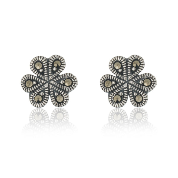 "925 silver pendant and earrings set with floral design, exuding elegance and sophistication."