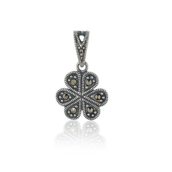 "925 silver pendant and earrings set with floral design, exuding elegance and sophistication."