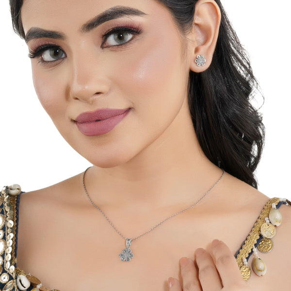 "925 silver pendant and earrings set with floral design, exuding elegance and sophistication."