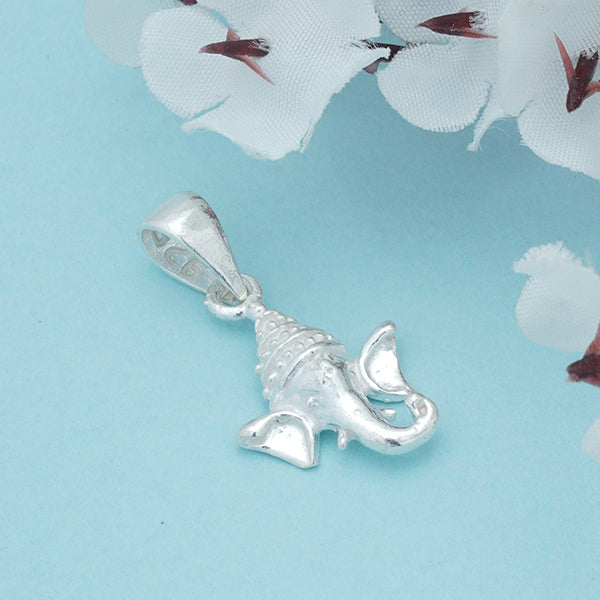 925 silver pendant featuring Lord Ganesha design, embodying wisdom, prosperity, and grace."