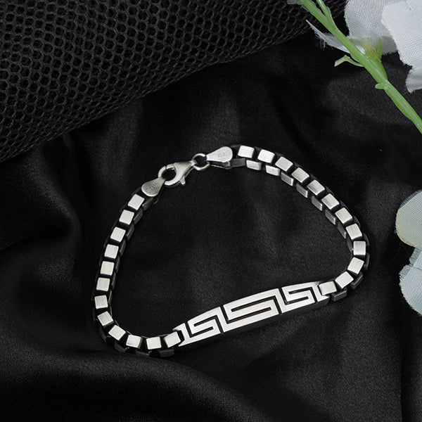 "Elegant 925 silver chain bracelet with beautiful designs, perfect for casual wear."