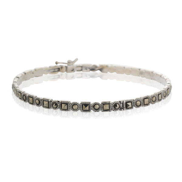 "Stylish 925 silver bracelet with intricate designs, ideal for everyday elegance."