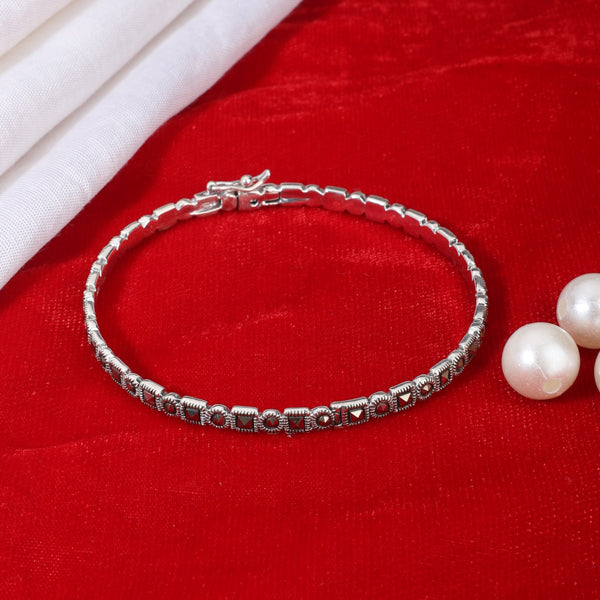 "Stylish 925 silver bracelet with intricate designs, ideal for everyday elegance."