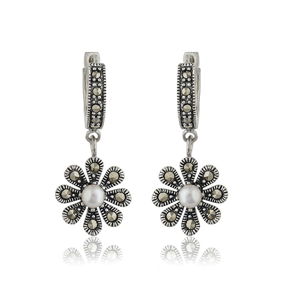 "Elegant 925 silver hoop earrings with a polished finish, perfect for any occasion."