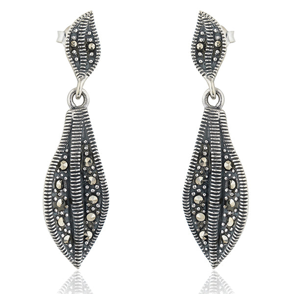 Elegant 925 sterling silver pendant set with delicate leaf design for casual natural charm.