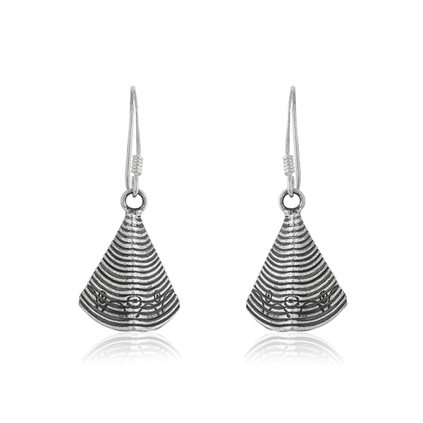 Sleek 925 silver dangler earrings with modern design, perfect for a beautiful festive look.