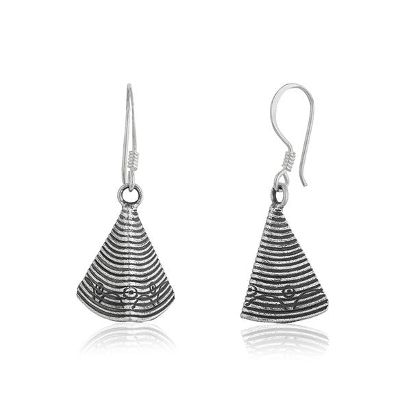 Sleek 925 silver dangler earrings with modern design, perfect for a beautiful festive look.