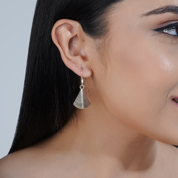 Sleek 925 silver dangler earrings with modern design, perfect for a beautiful festive look.