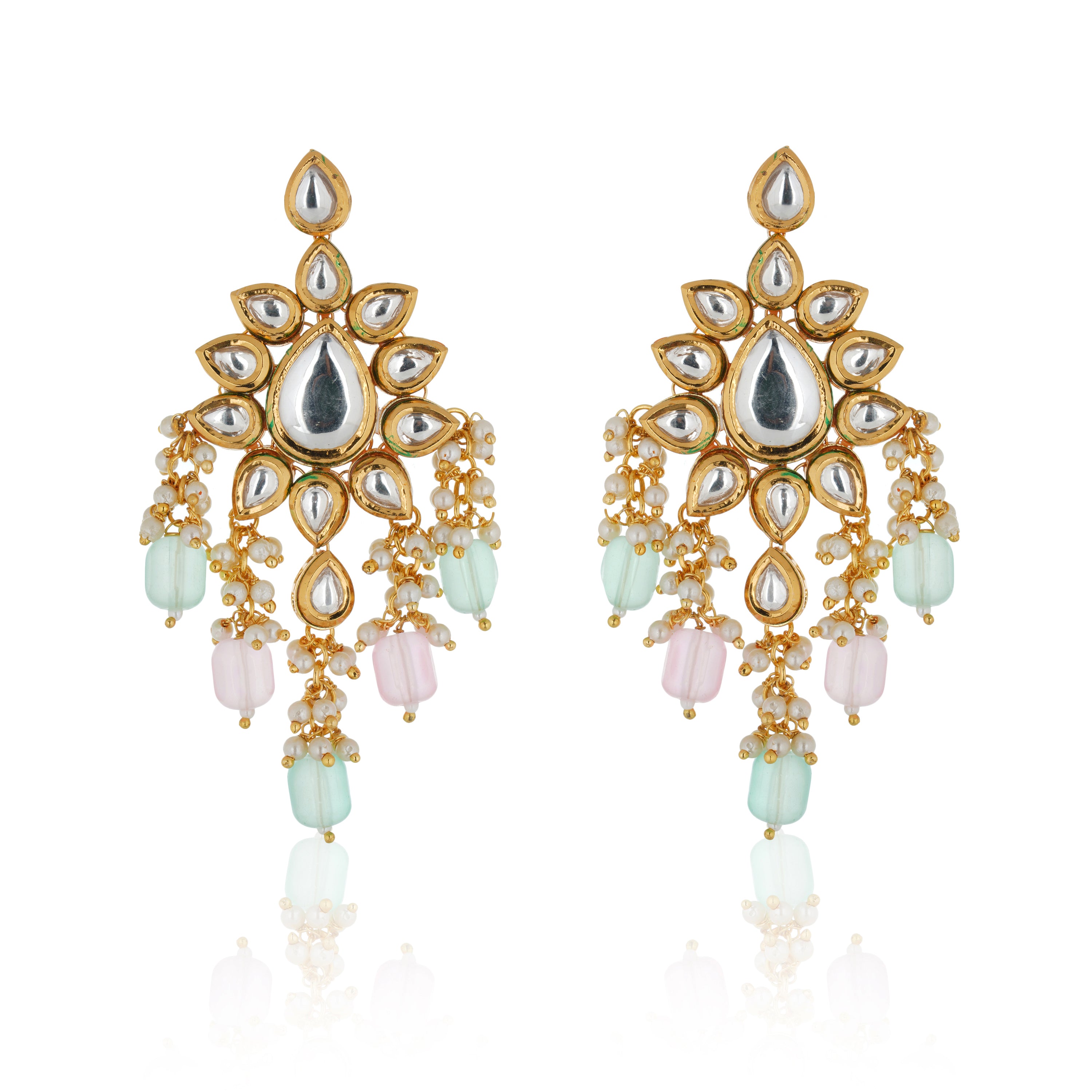 Stunning Kundan choker necklace with exquisite craftsmanship and embedded pearls for bridal look.