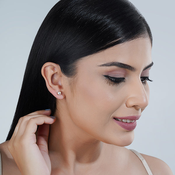 Classic 925 silver studs, versatile and timeless, perfect for everyday casual wear.