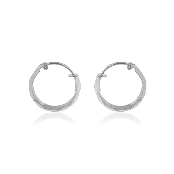 Delicate 925 silver hoop earrings with a small ring design, adding subtle style to any outfit.