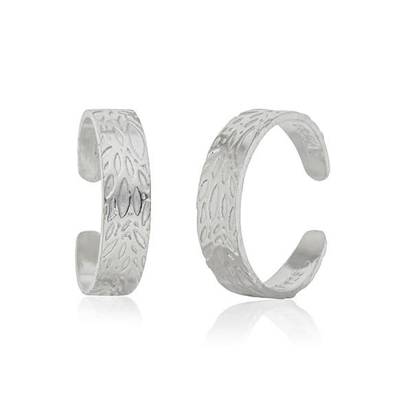 Sleek 925 silver ring, crafted for everyday elegance with a timeless and precise design.