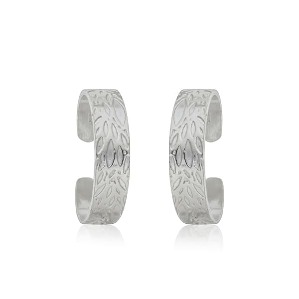 Sleek 925 silver ring, crafted for everyday elegance with a timeless and precise design.