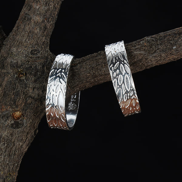 Sleek 925 silver ring, crafted for everyday elegance with a timeless and precise design.