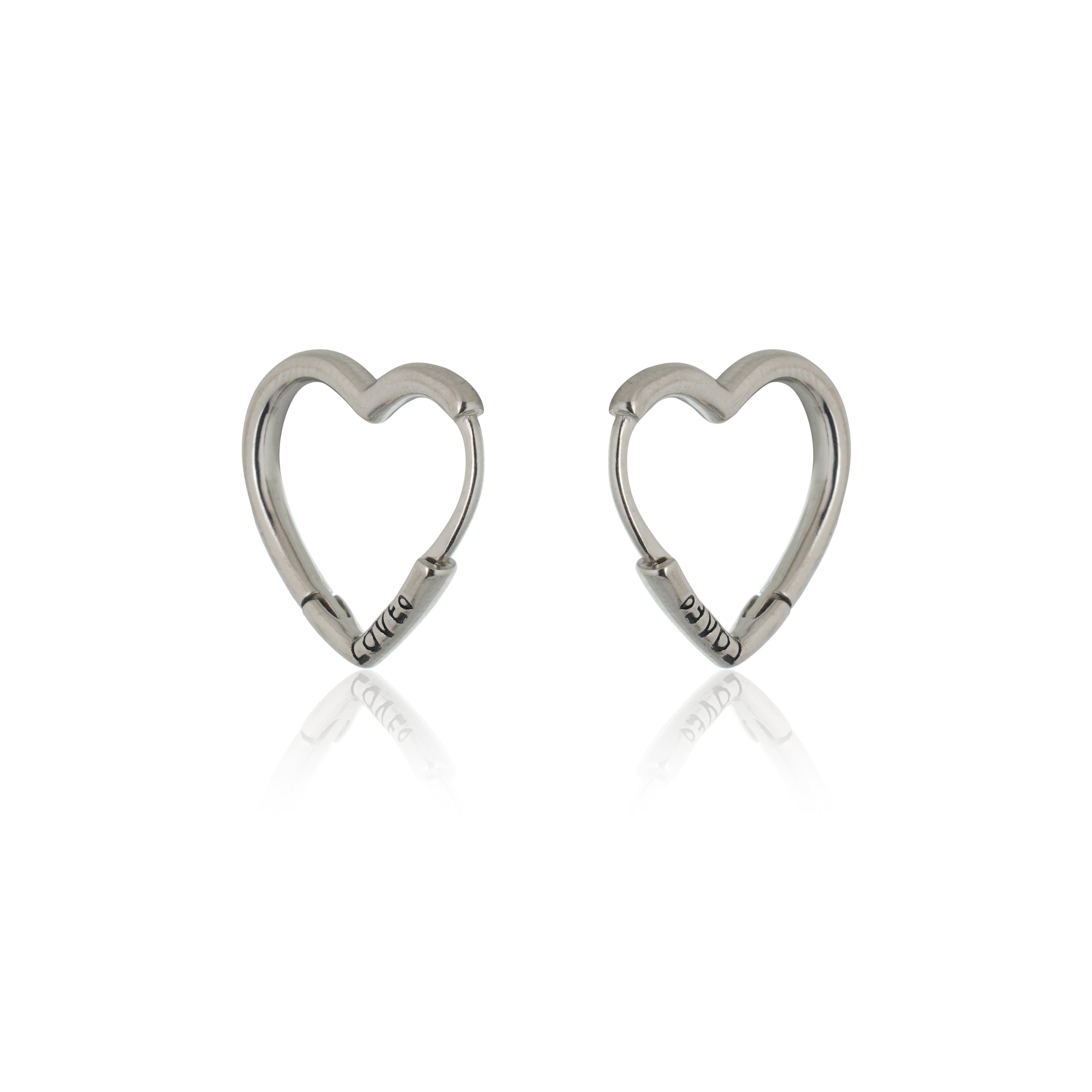 "Charming 925 silver heart-shaped hoop earrings, adding love and elegance to your style."