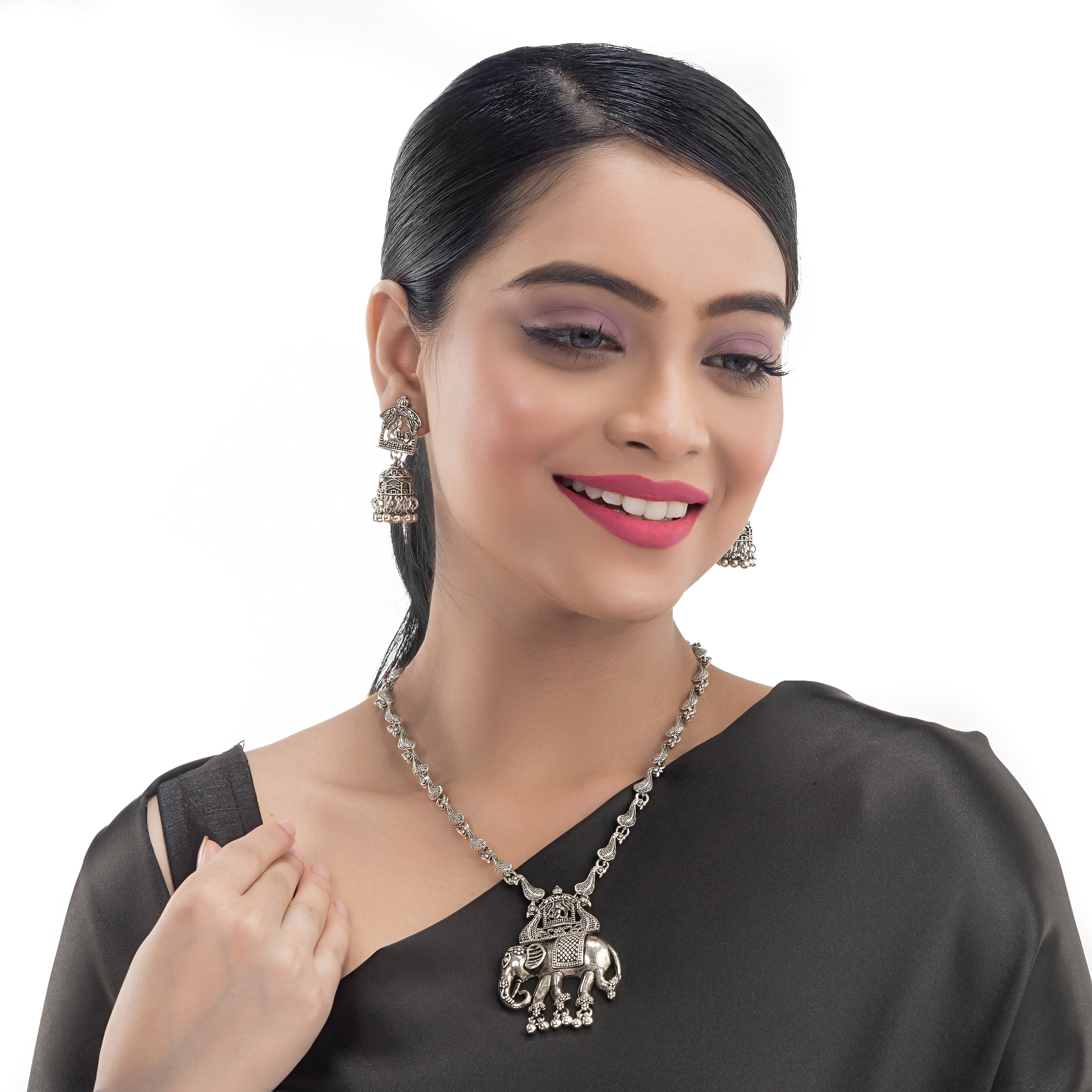 Graceful long pearl necklace set with salmon accents, adding a classic and elegant festive charm."