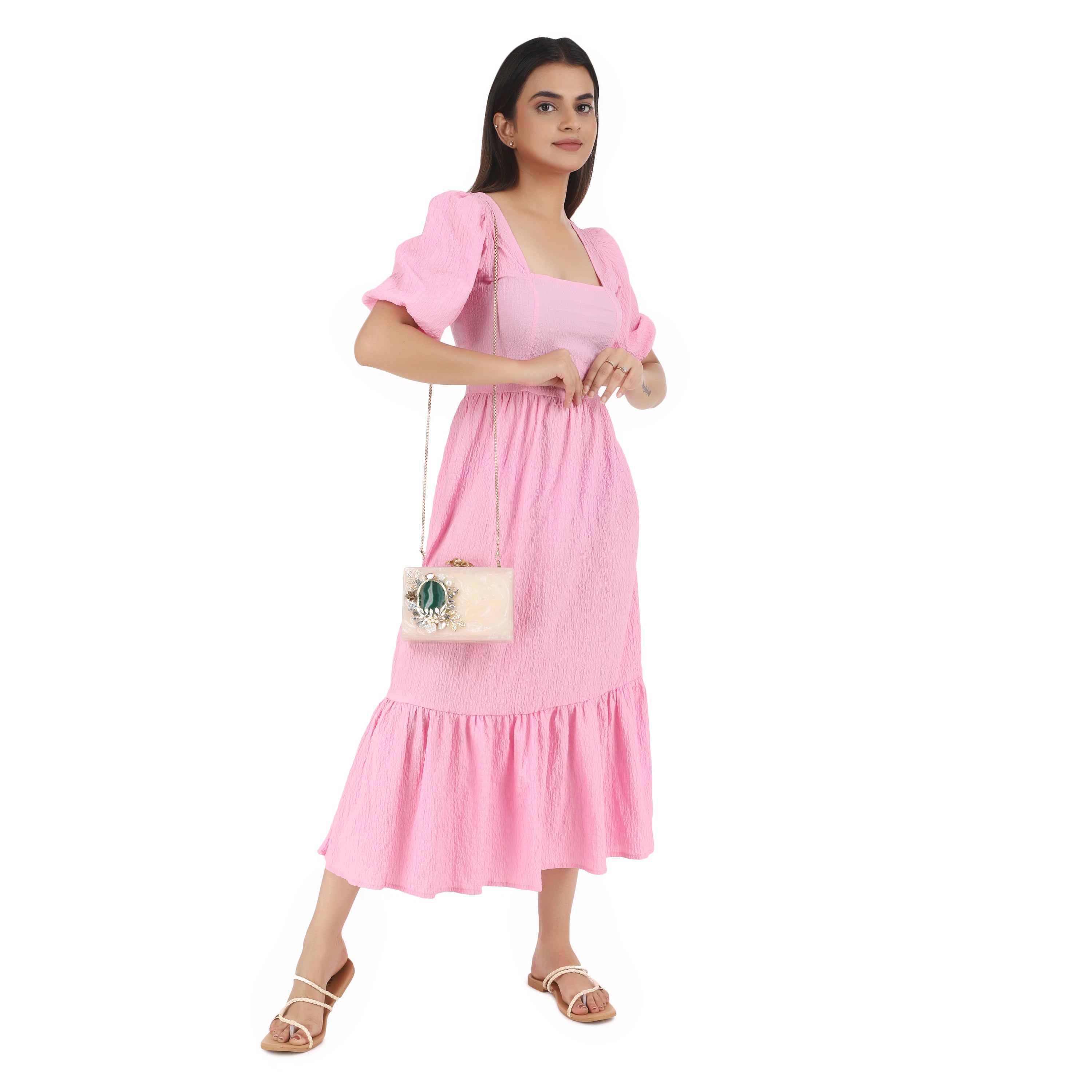 Resin clutch with captivating green agate stone, paired with a stylish sling chain for elegance.