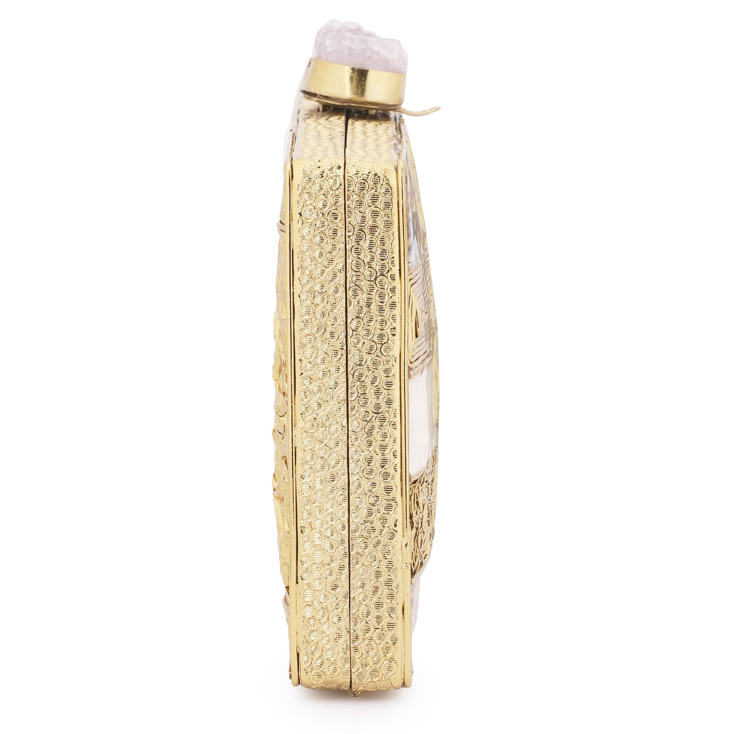 THIS OVAL BRASS MOP CLUTCH COMBINES CLASSIC DESIGN WITH A SOPHISTICATED TOUCH. A REFINED ACCESSORY THAT ADDS A UNIQUE FLAIR TO ANY ENSEMBLE."