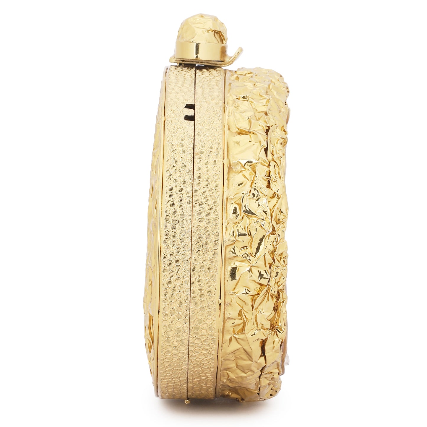 THIS OVAL BRASS MOP CLUTCH COMBINES CLASSIC DESIGN WITH A SOPHISTICATED TOUCH. A REFINED ACCESSORY THAT ADDS A UNIQUE FLAIR TO ANY ENSEMBLE."