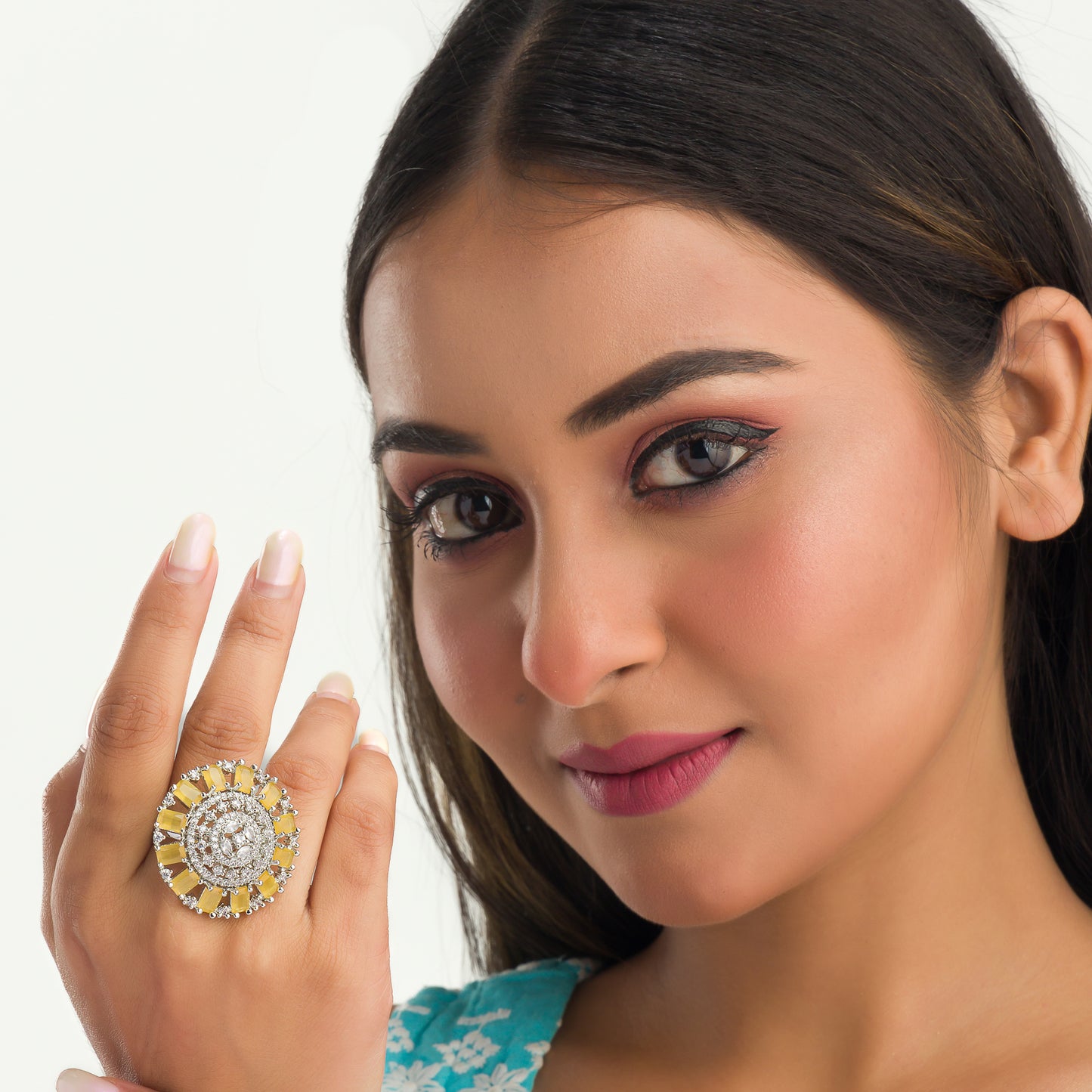 A FINGER RING WITH A YELLOW ZIRCON STONE OFFERS A VIBRANT, SUNNY TOUCH WITH ITS BRIGHT, EYE-CATCHING HUE.