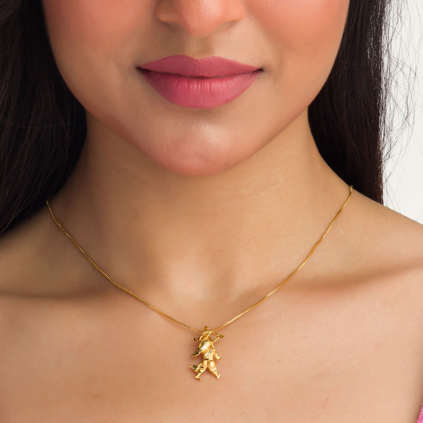 GOLD-TONE PENDANT OF A BOY WITH A BOW (DHANUSH).