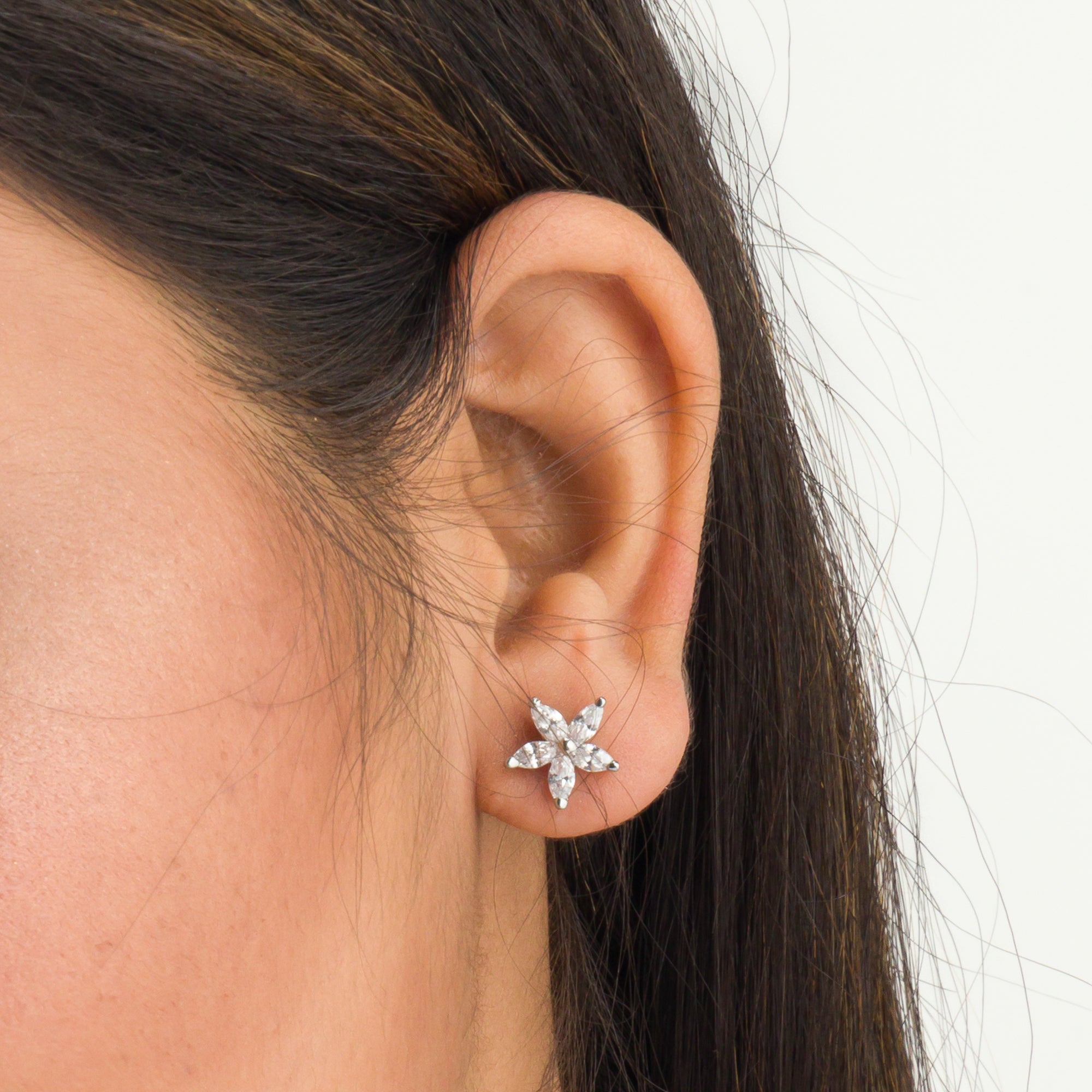 "Star-shaped zircon pendant set for neck and ear, ideal for office wear, adding a modern touch."
