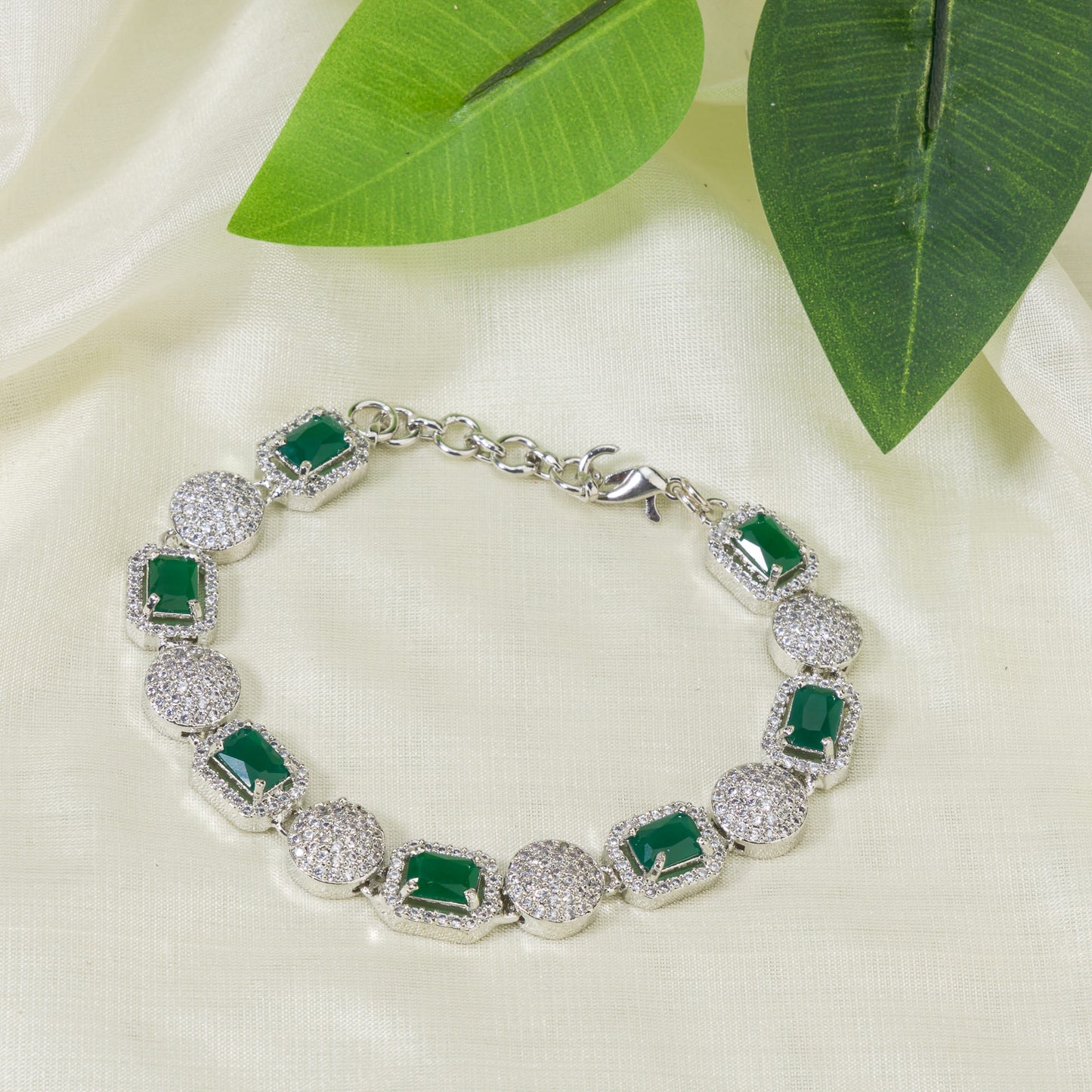 A CHAIN ZIRCON BRACELET WITH GREEN AND ZIRCON STONES COMBINES DELICATE ELEGANCE WITH VIBRANT COLOR AND SPARKLE.