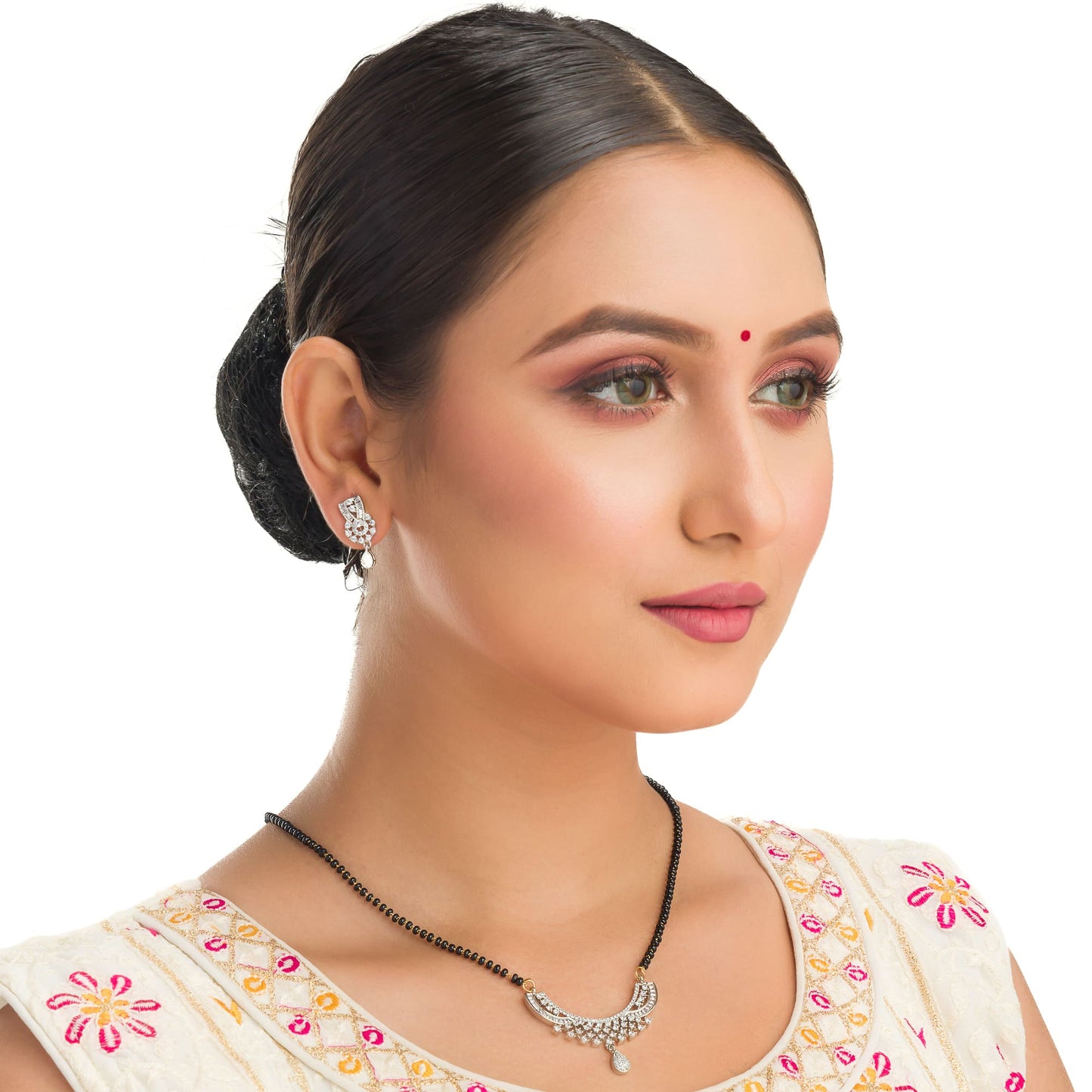 A ZIRCON MANGALSUTRA BLENDS TRADITIONAL ELEGANCE WITH DAZZLING, MODERN SPARKLE