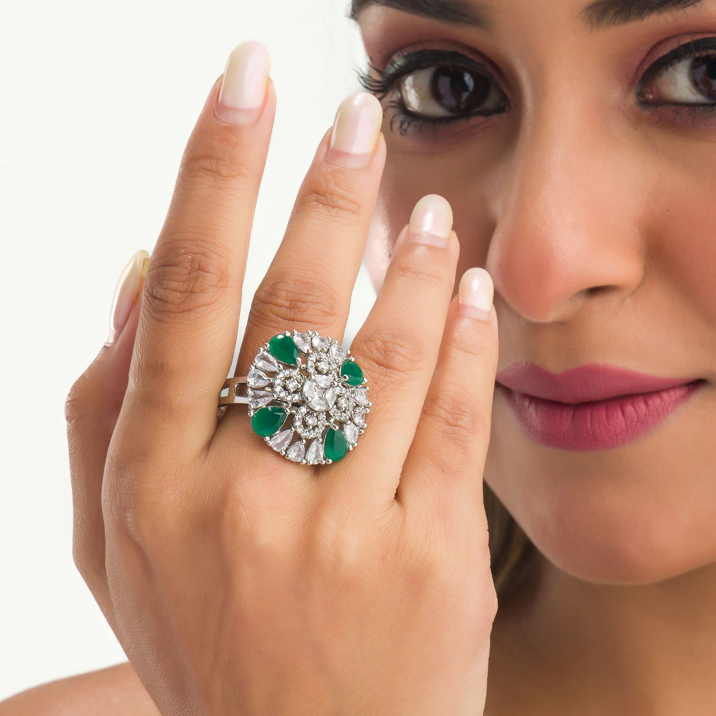 A ZIRCON AND GREEN FINGER RING BLENDS SPARKLING BRILLIANCE WITH VIBRANT, REFRESHING COLOR.