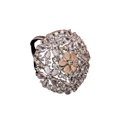 "Salmon zircon finger ring with a flower design combines sparkling elegance and soft, floral charm."
