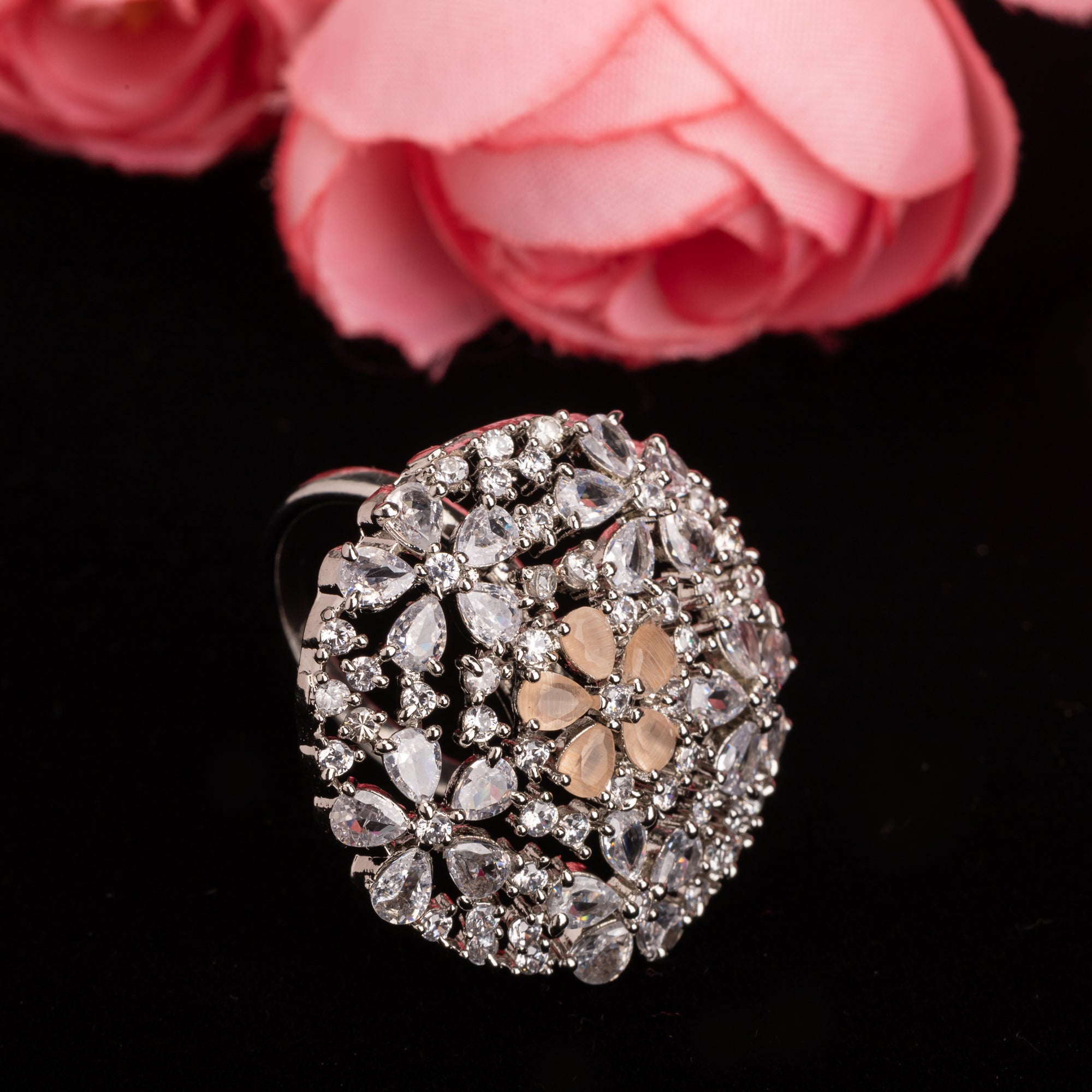 "Salmon zircon finger ring with a flower design combines sparkling elegance and soft, floral charm."
