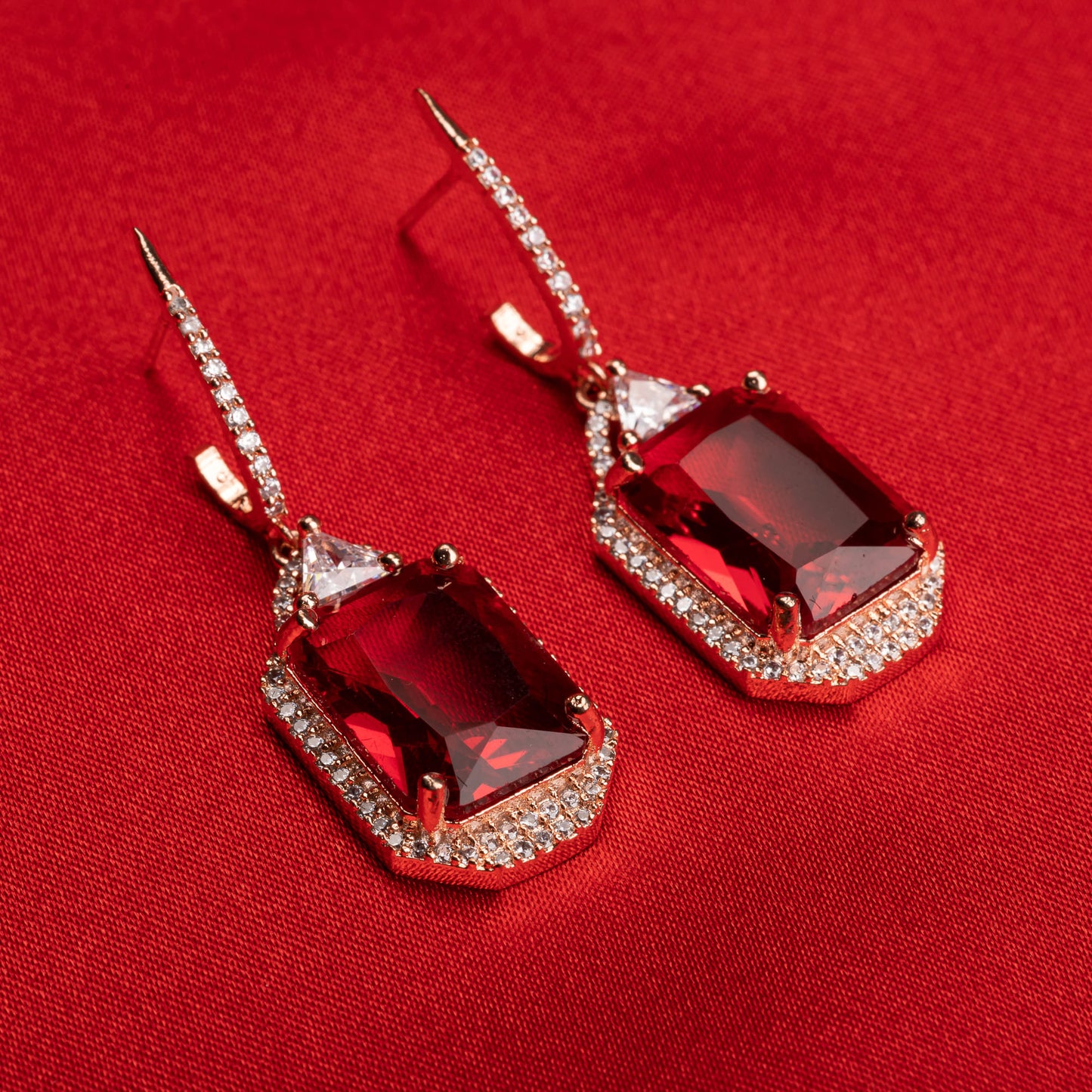 "SQUARE-SHAPED DARK RED ZIRCON EARRINGS IN ROSE GOLD OFFER A BOLD, SOPHISTICATED TOUCH."