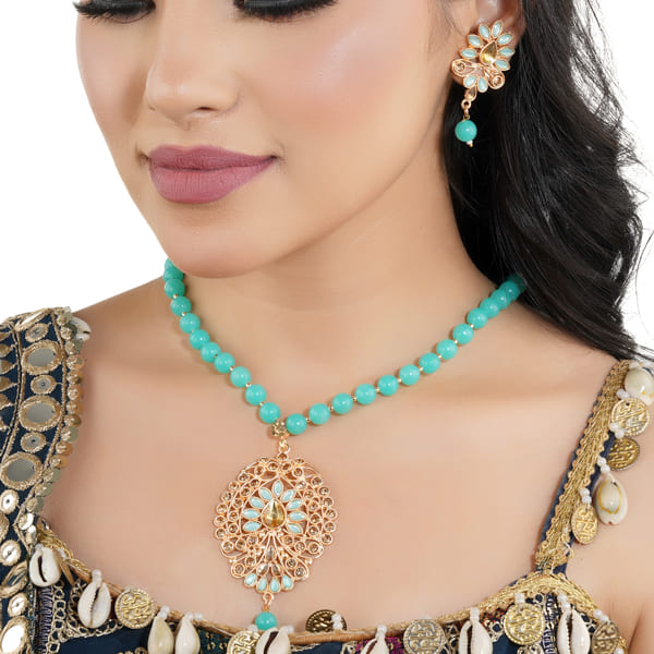 BLUE COLOR PEARL NECKLACE SET WITH KUNDAN STUDDED DETAILS.