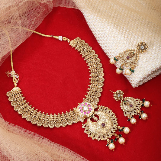 GOLDTONE CHOKER SET FEATURES A CHOKER NECKLACE WITH A RICH GOLDEN FINISH,