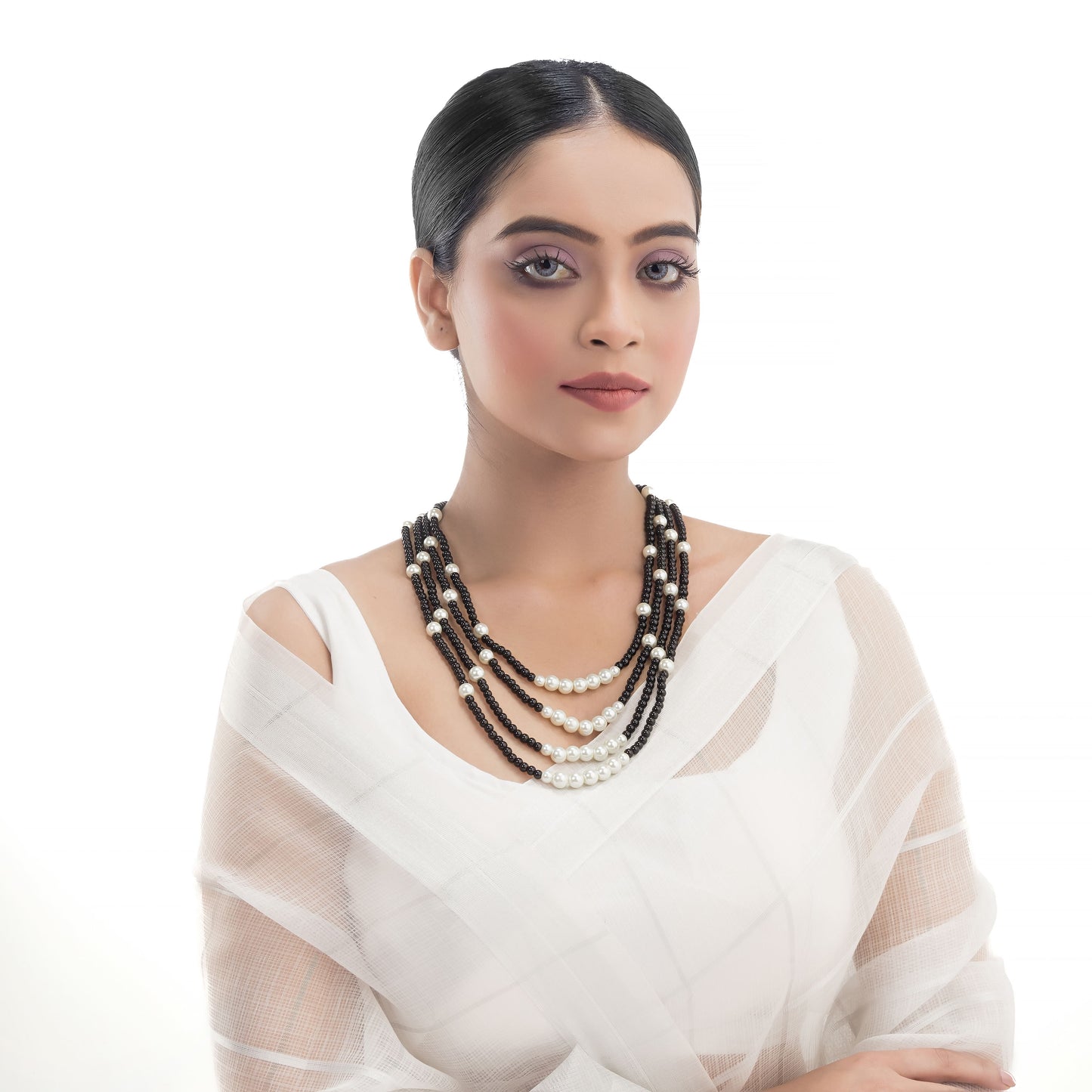 ELEVATE YOUR ELEGANCE WITH THIS BLACK AND WHITE PEARLS STUDDED LONG NECKLACE SET.