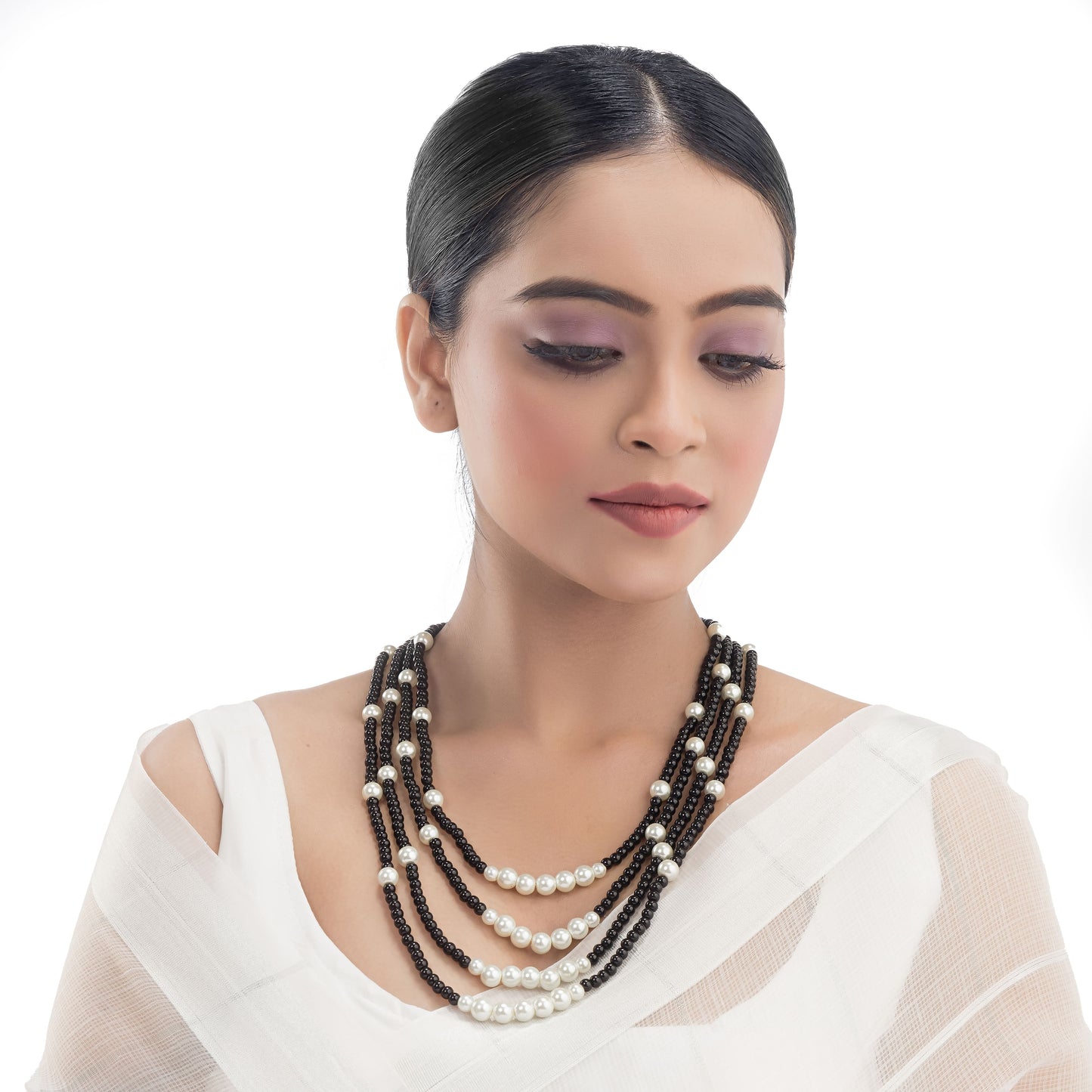 ELEVATE YOUR ELEGANCE WITH THIS BLACK AND WHITE PEARLS STUDDED LONG NECKLACE SET.