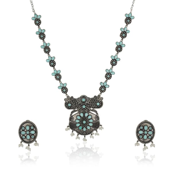 ADD A TOUCH OF VINTAGE CHARM WITH THIS OXIDIZED LONG NECKLACE SET.