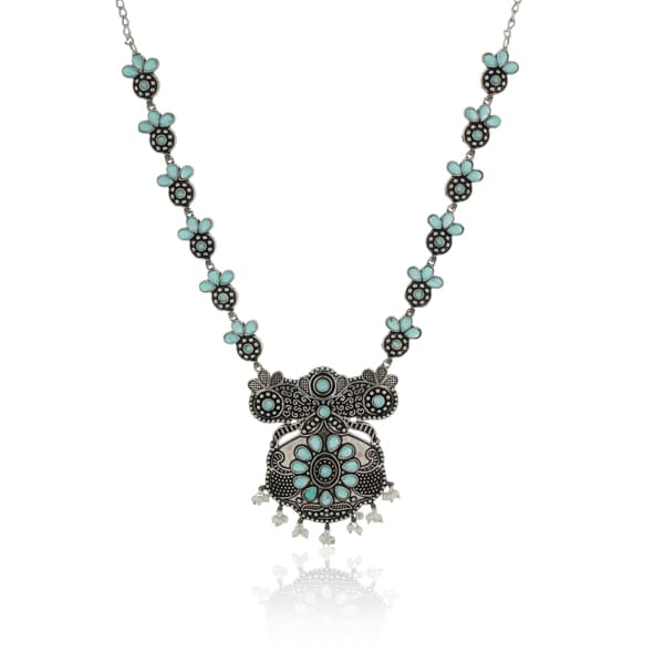 ADD A TOUCH OF VINTAGE CHARM WITH THIS OXIDIZED LONG NECKLACE SET.