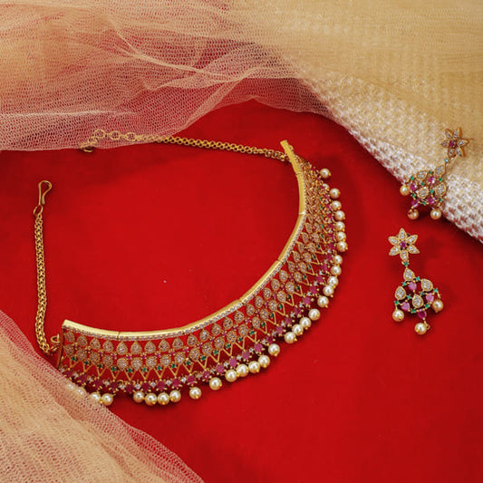 ADD A SPLASH OF COLOR WITH THIS MULTICOLOR STONES STUDDED GOLDTONE CHOKER SET.