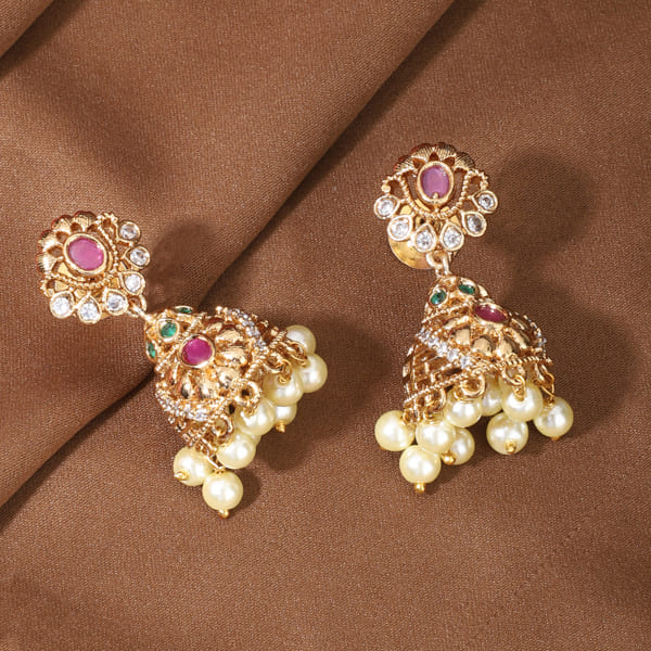 ADD A CLASSIC TOUCH WITH THESE GOLDTONE JHUMKA EARRINGS. FEATURING INTRICATE DETAILING AND A RICH GOLDTONE FINISH,