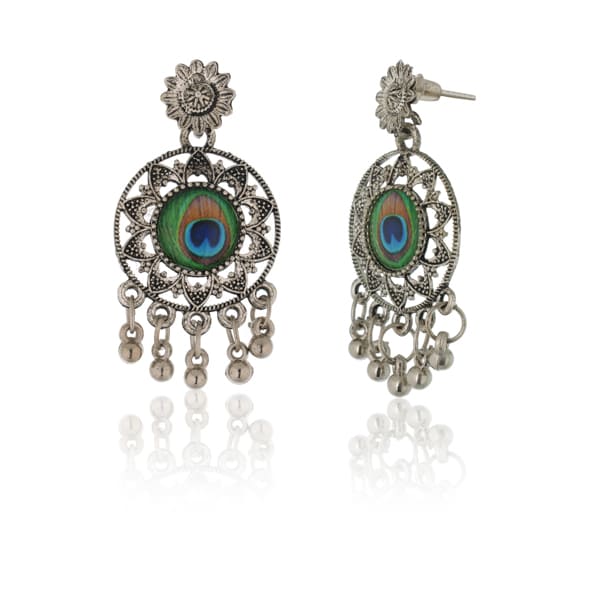 EMBRACE ELEGANCE WITH OUR OXIDIZED PEACOCK FEATHER EARRINGS. THE INTRICATE, MAJESTIC DESIGN EXUDES VINTAGE CHARM THAT WILL ELEVATE ANY OUTFIT