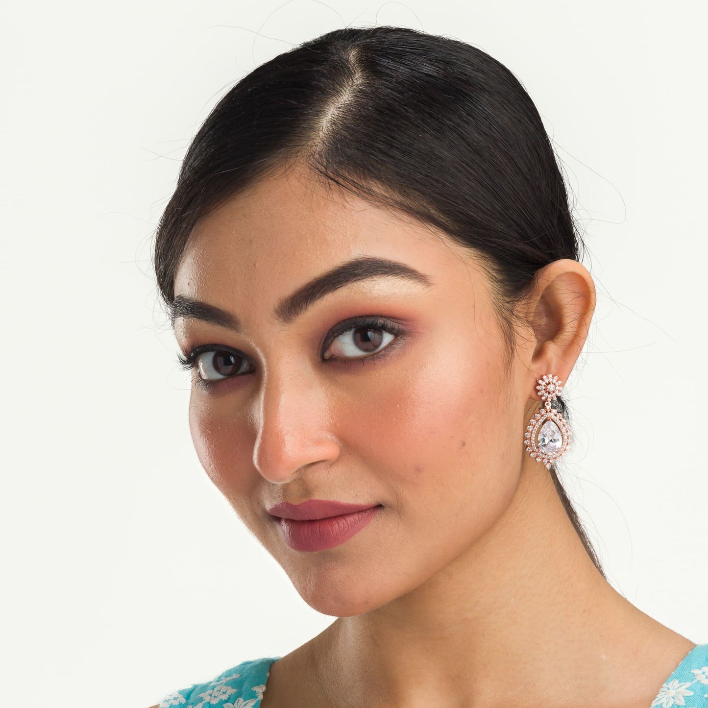 "ROSE GOLD EARRING ADORNED WITH ZIRCON ADDS A TOUCH OF ELEGANCE AND SPARKLE TO ANY EAR."