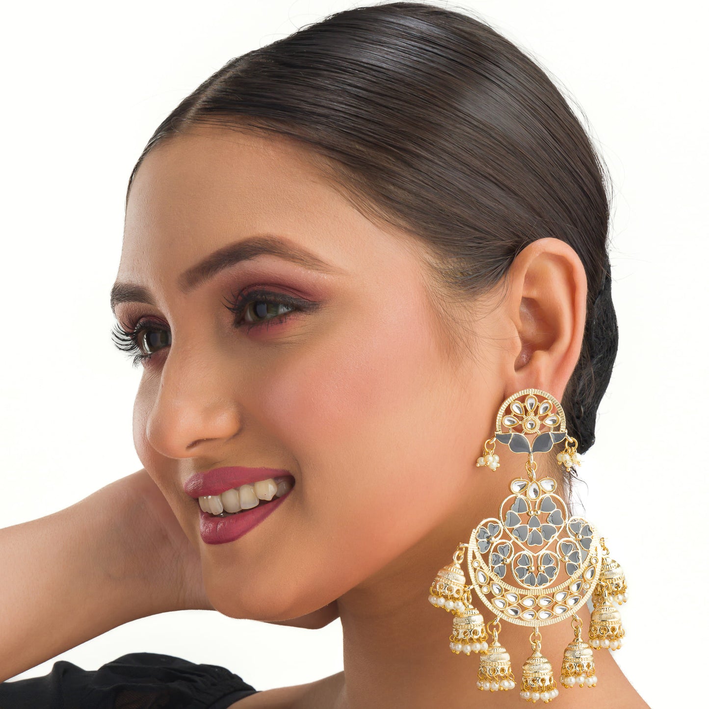 KUNDAN EARRINGS SET WITH  WHITE PEARLS OFFERS A REGAL, TIMELESS ALLURE