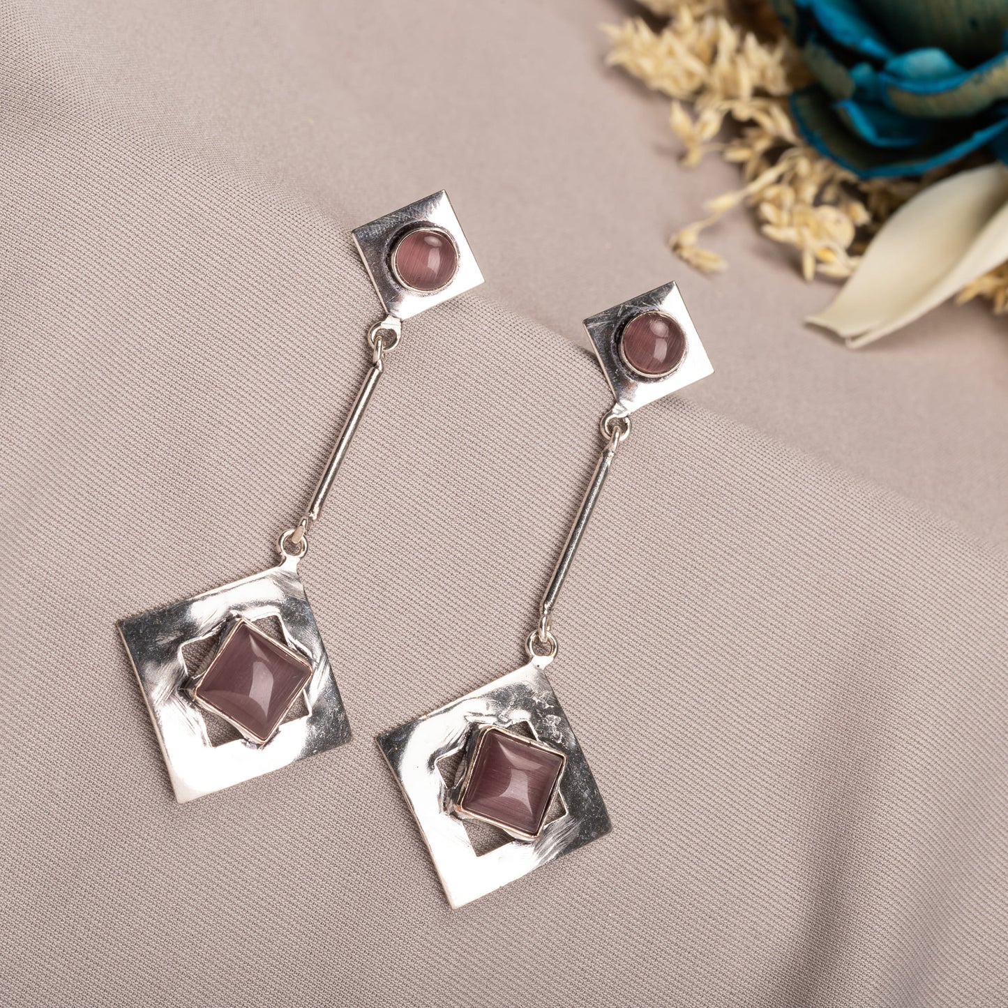 TRENDY METAL EARRINGS OFFER A SLEEK, MODERN EDGE TO ANY OUTFIT