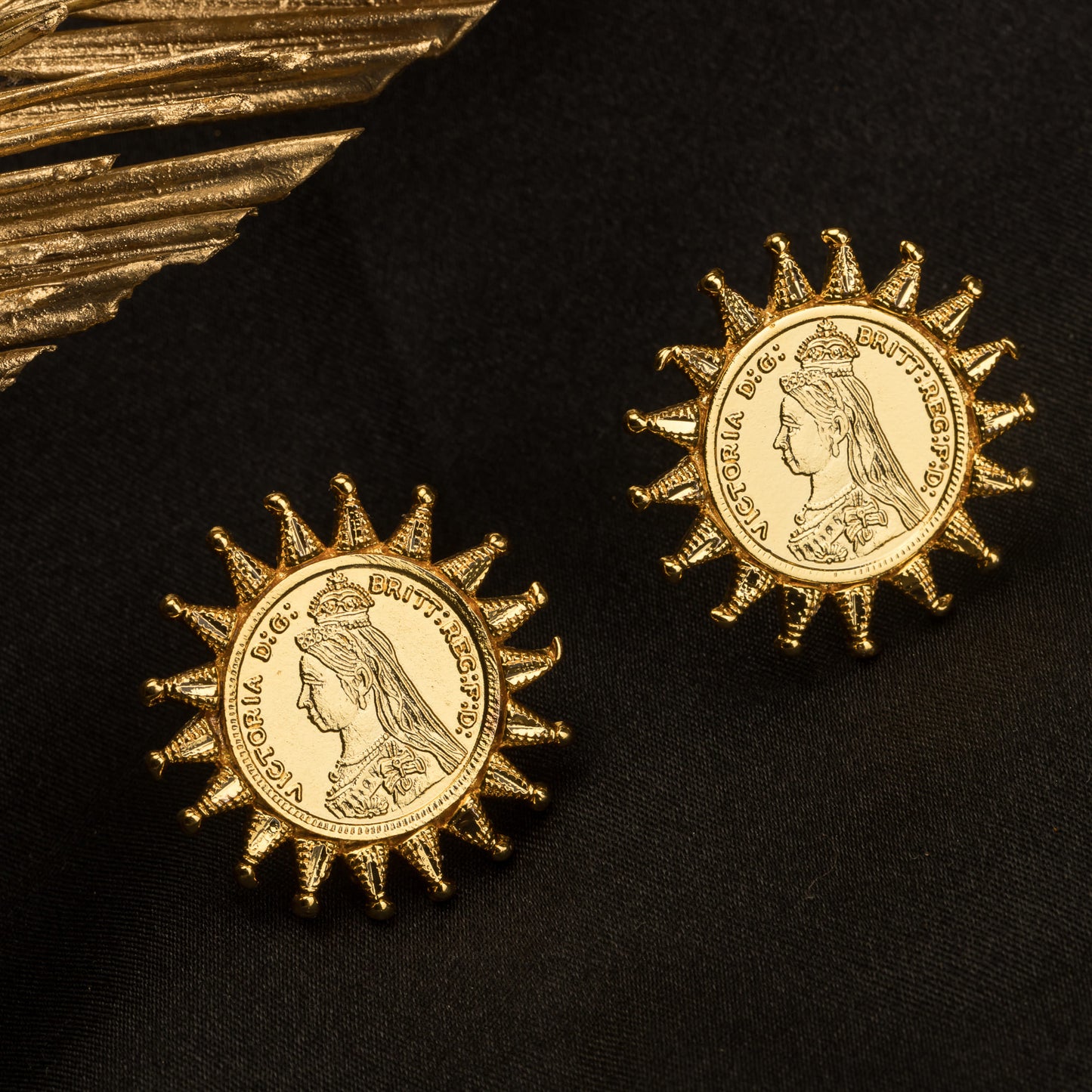 THE SUN DESIGN RANI VICTORIA EARRINGS BLEND REGAL ELEGANCE WITH CLASSIC STYLE.